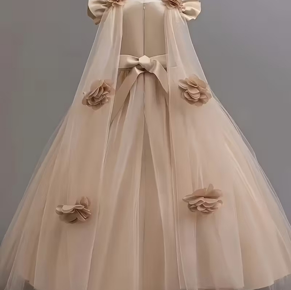 Elegant Cream Kids Dress with Lace Detailing - Picture 3 of 4